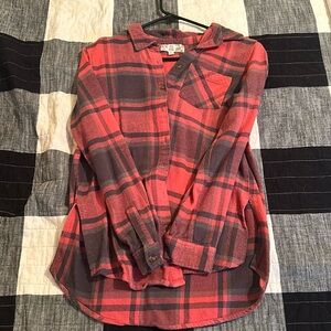 Flannel long sleeve shirt.